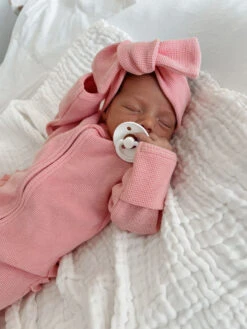 3 Little Crowns - My First Outfit | Waffle Flutter Bum Onesie & Topknot Set | Bubblegum - 3 Little Crowns 4 3 Little Crowns - My First Outfit | Waffle Flutter Bum Onesie & Topknot Set | Bubblegum - 3 Little Crowns -MY LITTLE SHOP bubblegum1