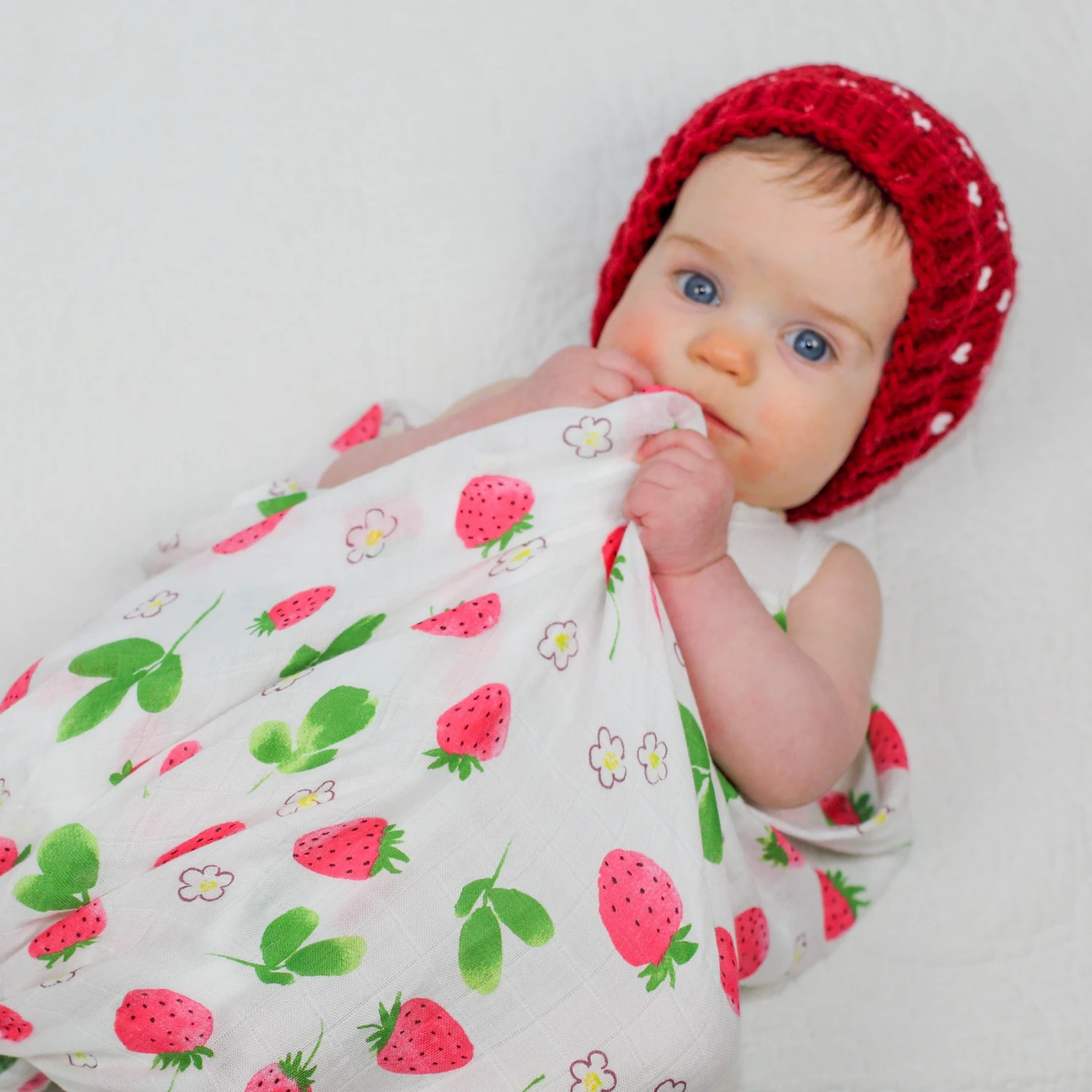 Tinker Tot Baby - Bamboo Cotton Swaddle – Strawberry Patch - Tinker Tot Baby Tinker Tot Baby - Bamboo Cotton Swaddle – Strawberry Patch - Tinker Tot Baby -MY LITTLE SHOP image0 2 scaled 1