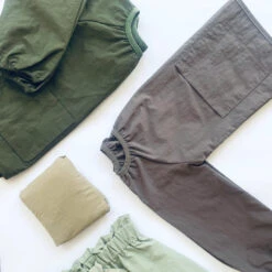 Little Mud Co. - Messy Smock | Leaf - Little Mud Co -MY LITTLE SHOP leafmessysmockflatlaywaterprooffeeder