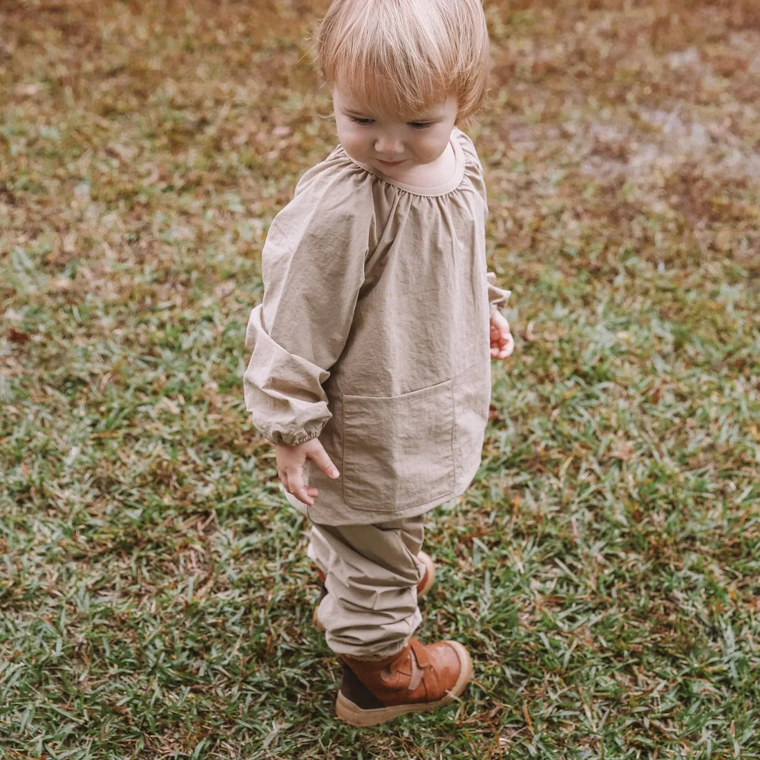 Little Mud co. - Messy Smock | Stone - Little Mud Co Little Mud Co. - Messy Smock | Stone - Little Mud Co -MY LITTLE SHOP stonesetstandingongrass